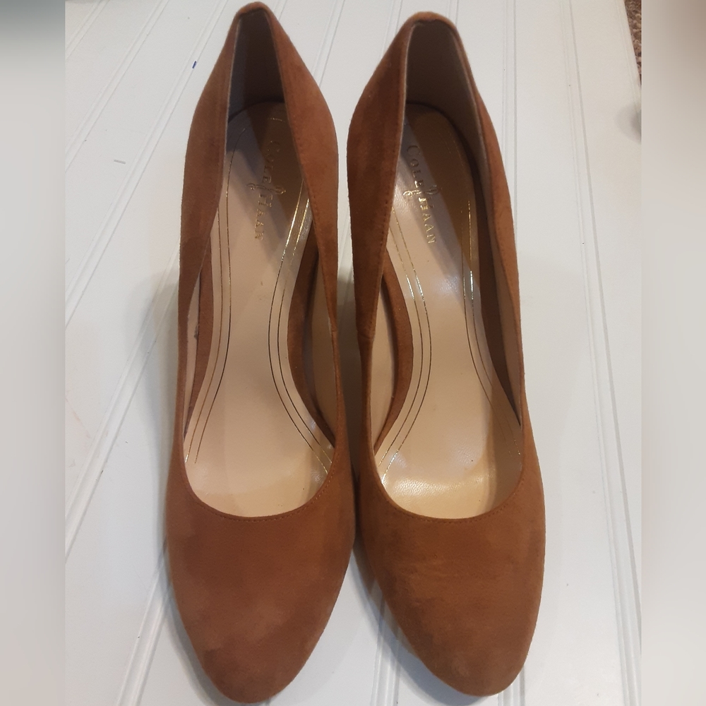 Cole haan chelsea flared heel camel tan suede sz 9 pump